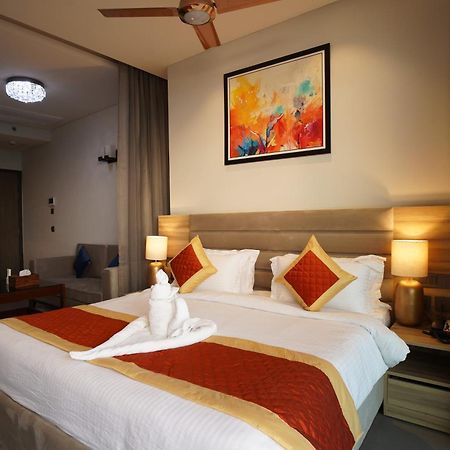Hotel Livbox At Supernova Noida Exterior photo