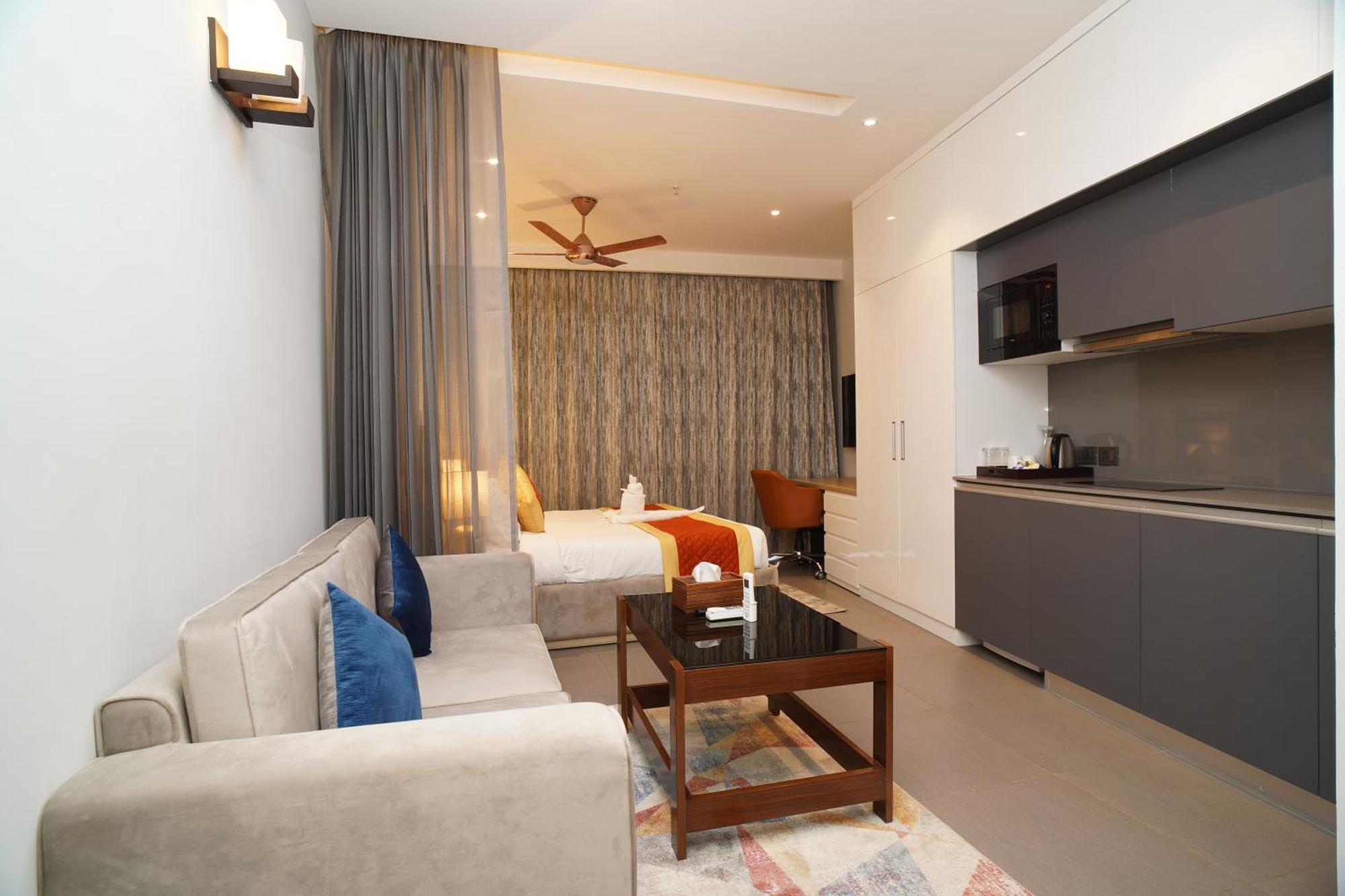 Hotel Livbox At Supernova Noida Exterior photo
