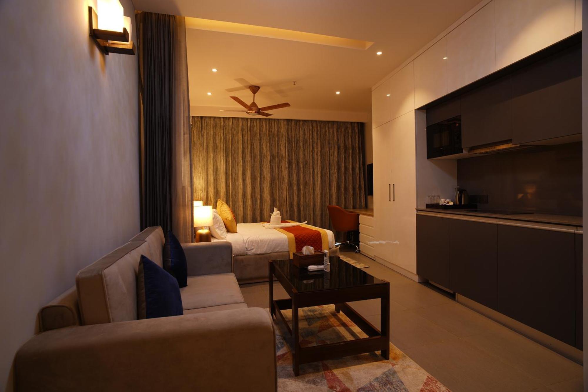 Hotel Livbox At Supernova Noida Exterior photo