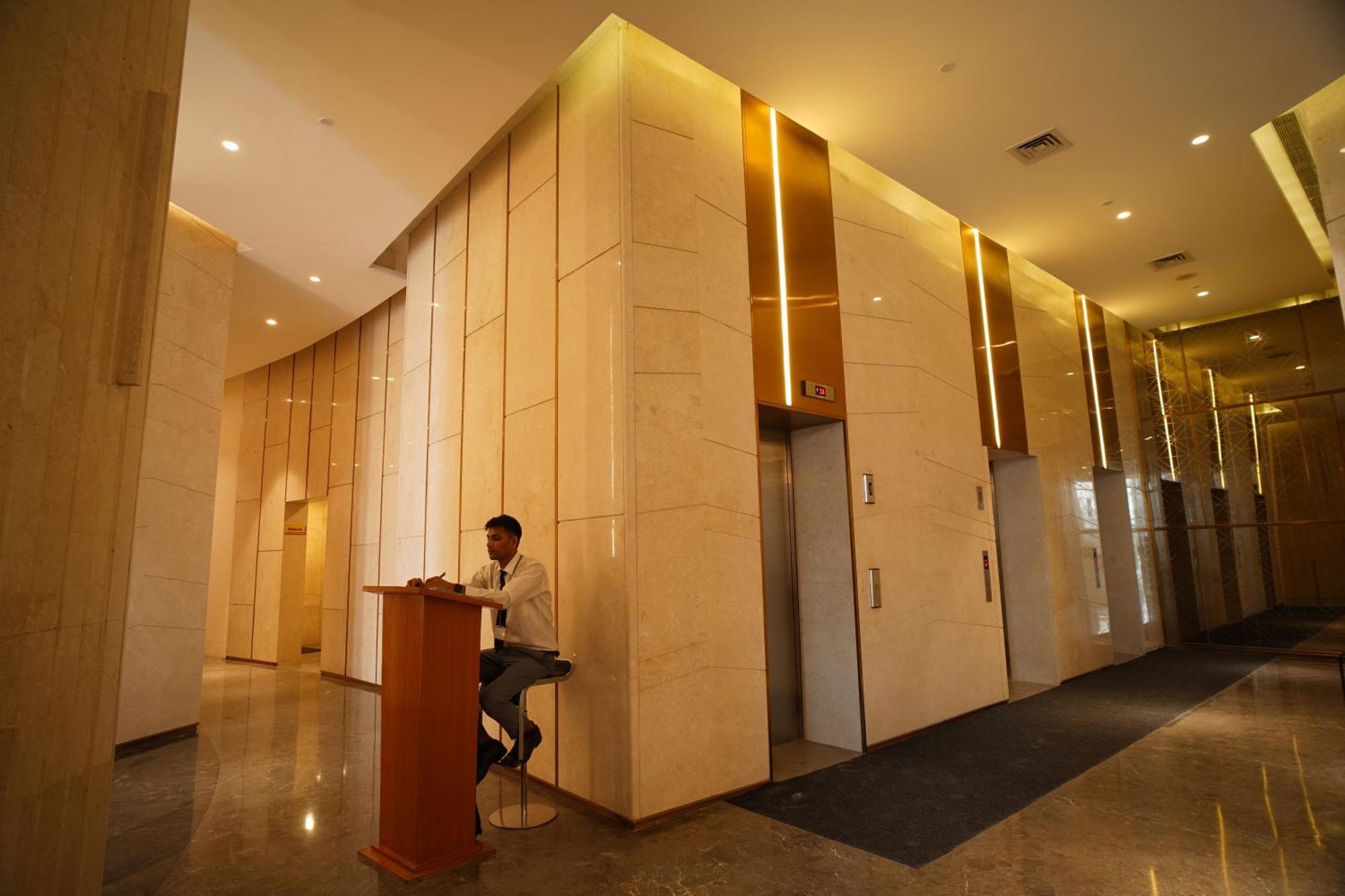 Hotel Livbox At Supernova Noida Exterior photo