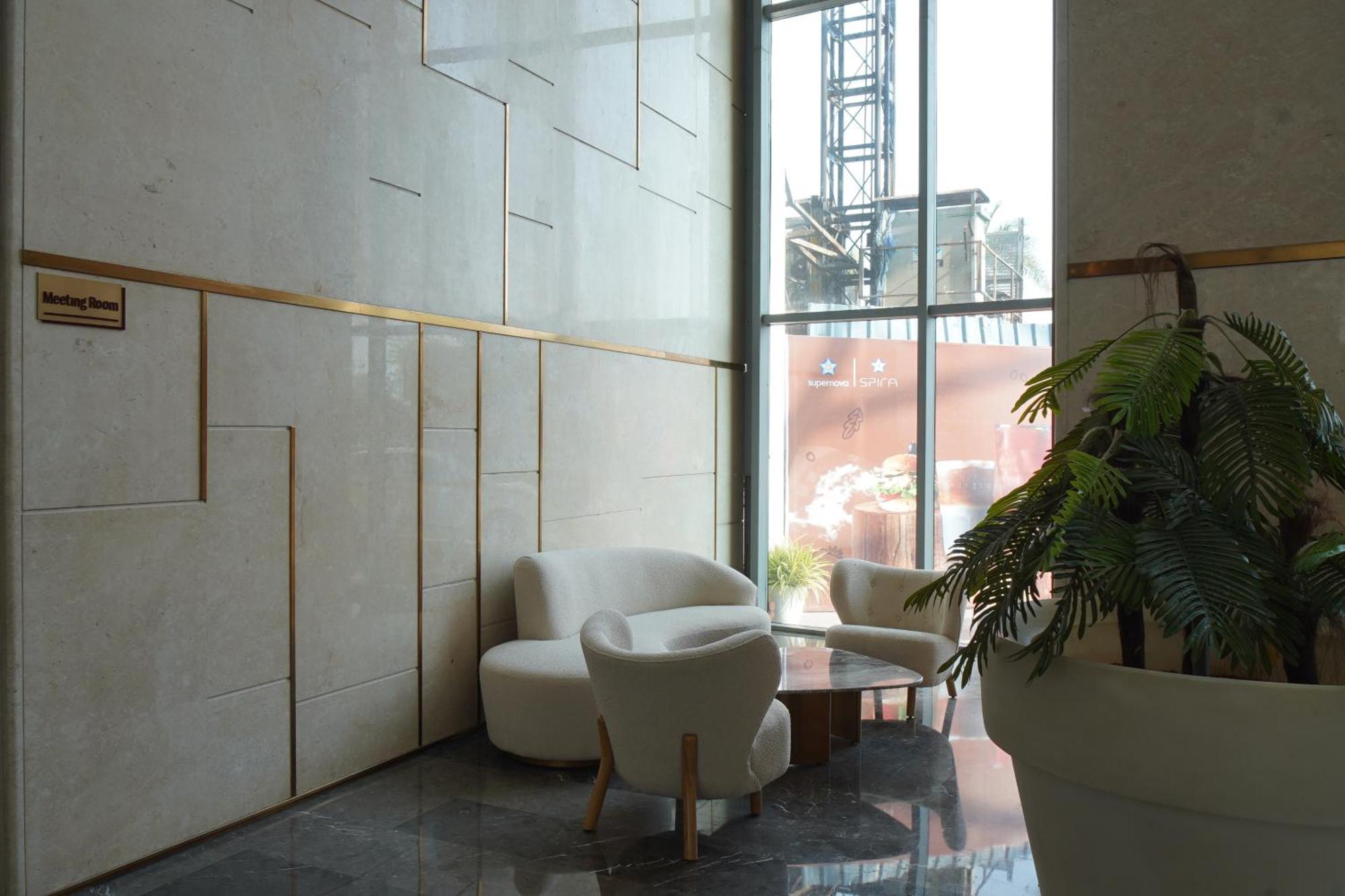 Hotel Livbox At Supernova Noida Exterior photo