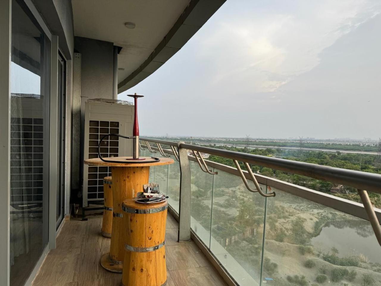 Hotel Livbox At Supernova Noida Exterior photo